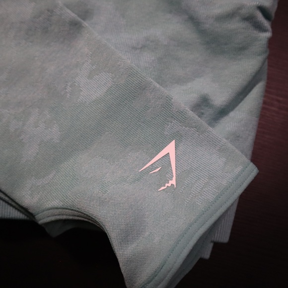 GYMSHARK Camo Crop Top | Sz. Medium - Picture 4 of 4